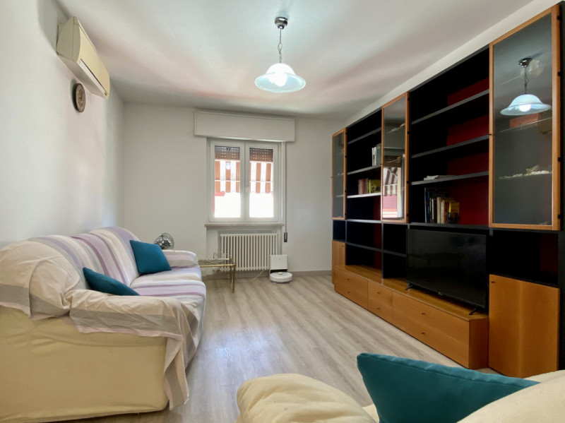 A Sandrigo, in una zona residenziale tranquilla e ben abitata, proponiamo in vendita un luminoso ...