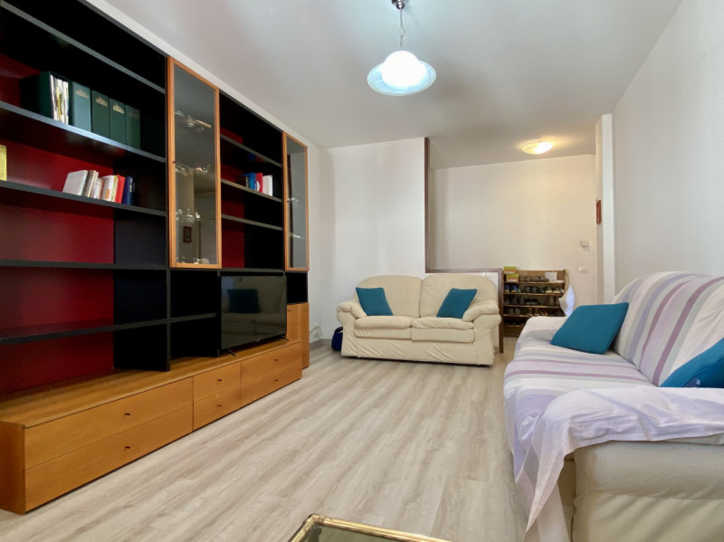 A Sandrigo, in una zona residenziale tranquilla e ben abitata, proponiamo in vendita un luminoso ...