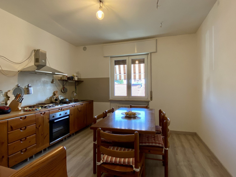 A Sandrigo, in una zona residenziale tranquilla e ben abitata, proponiamo in vendita un luminoso ...