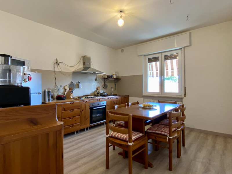 A Sandrigo, in una zona residenziale tranquilla e ben abitata, proponiamo in vendita un luminoso ...