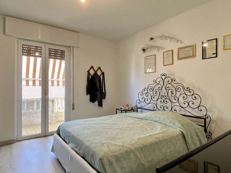 A Sandrigo, in una zona residenziale tranquilla e ben abitata, proponiamo in vendita un luminoso ...