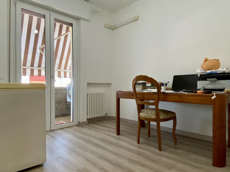 A Sandrigo, in una zona residenziale tranquilla e ben abitata, proponiamo in vendita un luminoso ...