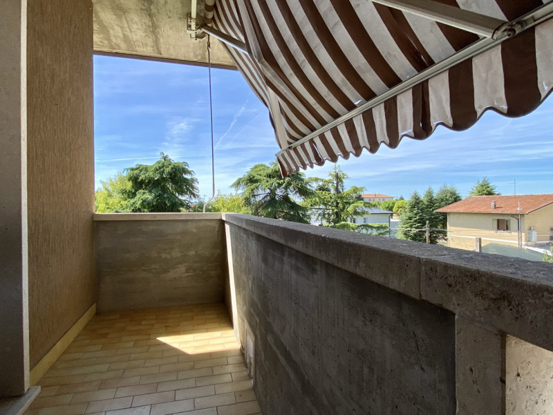 A Sandrigo, in una zona residenziale tranquilla e ben abitata, proponiamo in vendita un luminoso ...