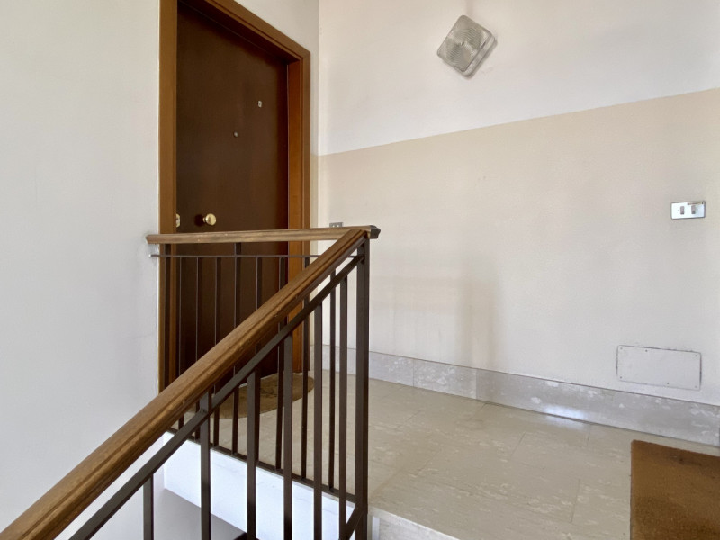 A Sandrigo, in una zona residenziale tranquilla e ben abitata, proponiamo in vendita un luminoso ...