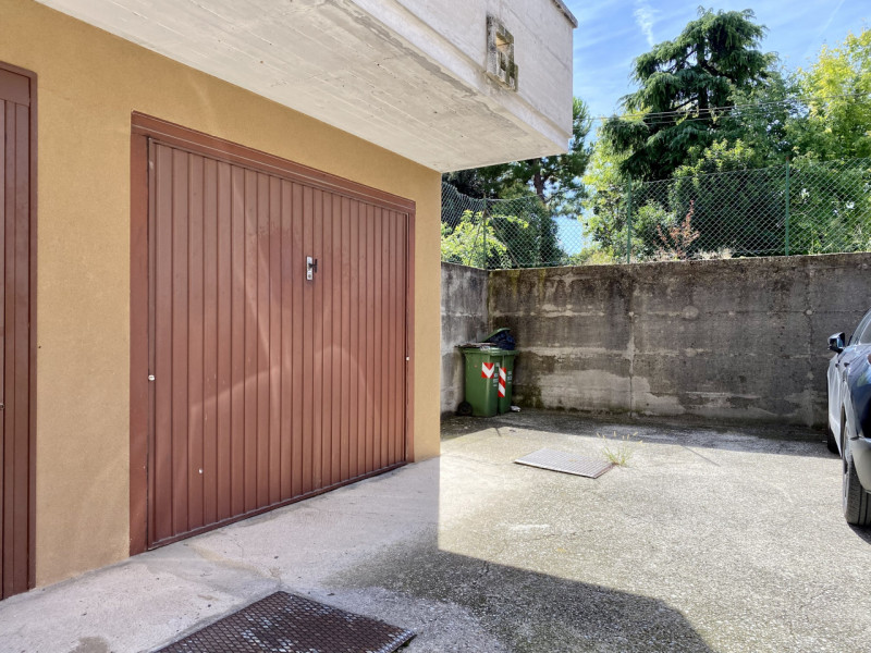 A Sandrigo, in una zona residenziale tranquilla e ben abitata, proponiamo in vendita un luminoso ...