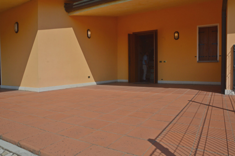 LA TUA NUOVA CASA INDIPENDENTE: SPAZIO, LUCE, GIARDINO E UN MAGNIFICO PORTICO TUTTO DA VIVERE
Bif...