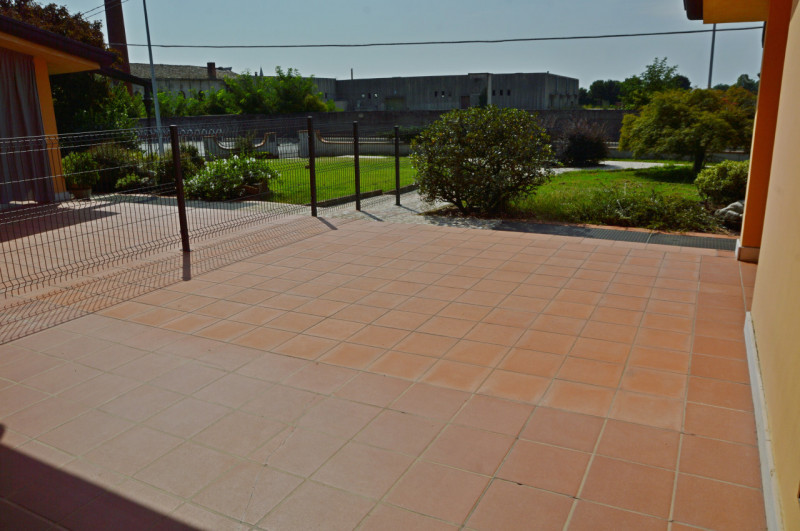 LA TUA NUOVA CASA INDIPENDENTE: SPAZIO, LUCE, GIARDINO E UN MAGNIFICO PORTICO TUTTO DA VIVERE
Bif...