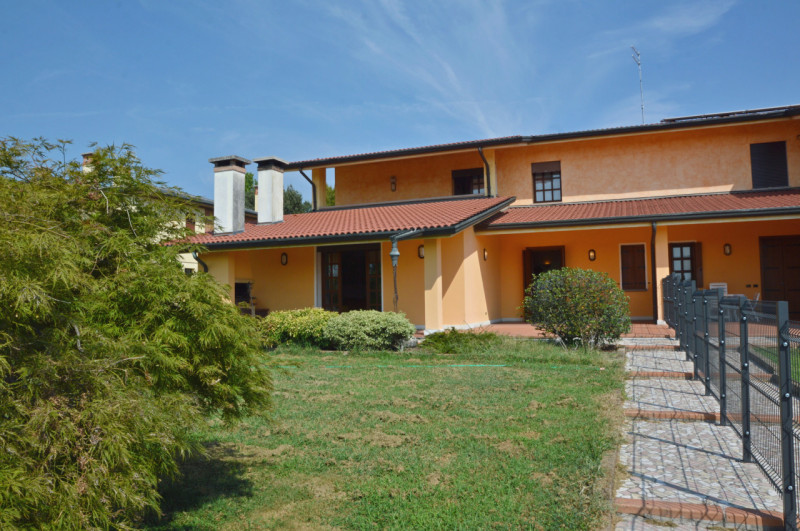 LA TUA NUOVA CASA INDIPENDENTE: SPAZIO, LUCE, GIARDINO E UN MAGNIFICO PORTICO TUTTO DA VIVERE
Bif...