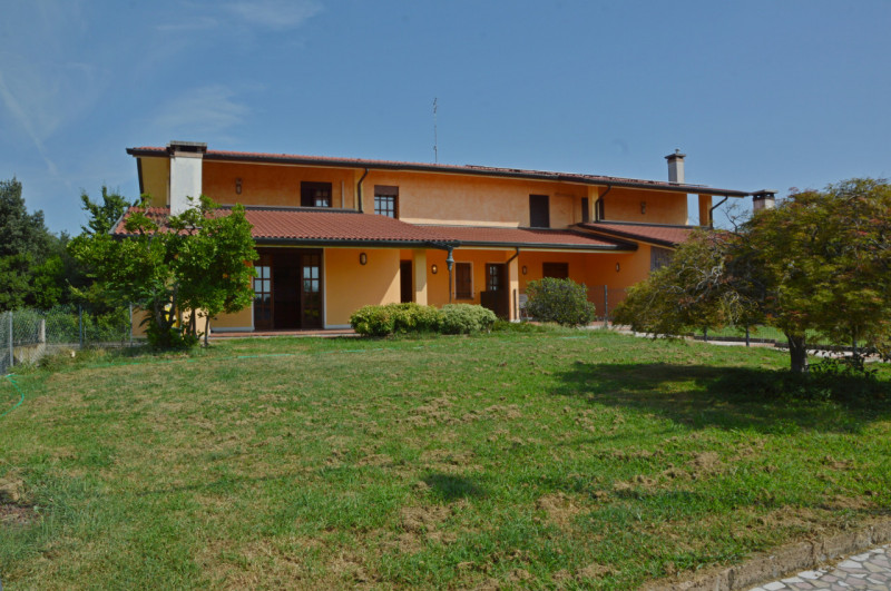 LA TUA NUOVA CASA INDIPENDENTE: SPAZIO, LUCE, GIARDINO E UN MAGNIFICO PORTICO TUTTO DA VIVERE
Bif...