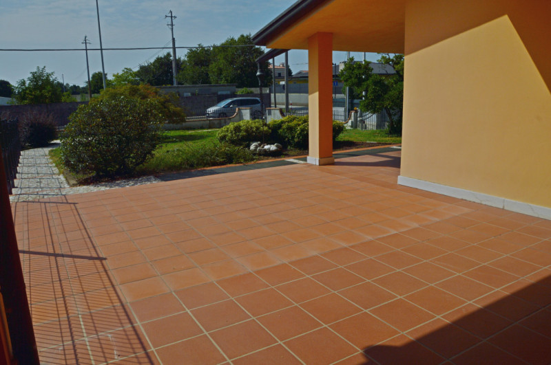 LA TUA NUOVA CASA INDIPENDENTE: SPAZIO, LUCE, GIARDINO E UN MAGNIFICO PORTICO TUTTO DA VIVERE
Bif...