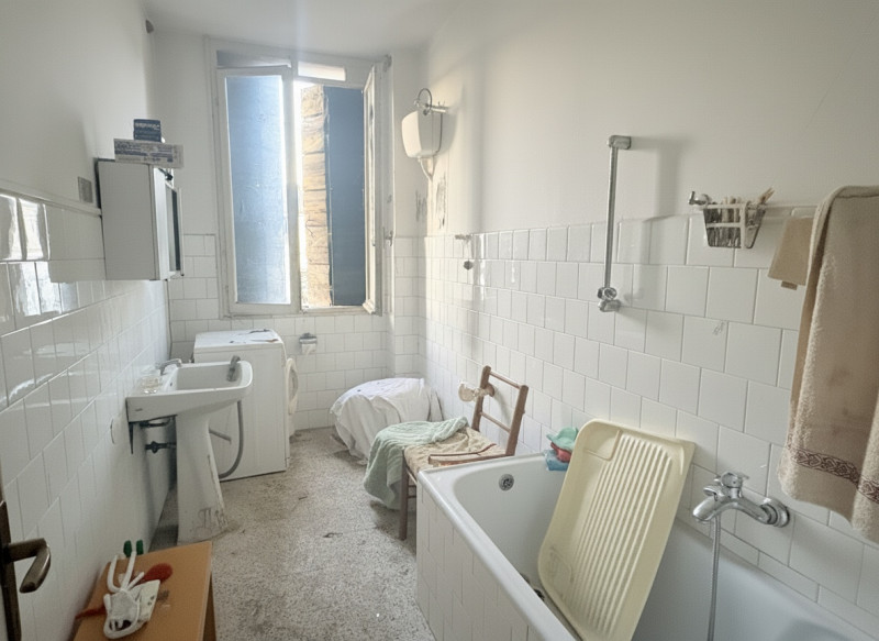 Proponiamo in vendita appartamento quadrilocale situato a Battaglia Terme, in una zona comodissim...