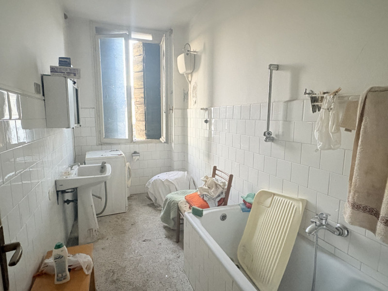 Proponiamo in vendita appartamento quadrilocale situato a Battaglia Terme, in una zona comodissim...