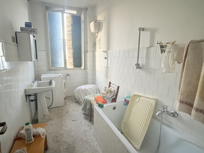 Proponiamo in vendita appartamento quadrilocale situato a Battaglia Terme, in una zona comodissim...