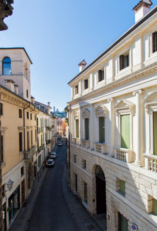ELEGANTE E LUMINOSO APPARTAMENTO TRICAMERE IN LOCAZIONE A VICENZA CENTRO - RIF. 8281

Canone di l...