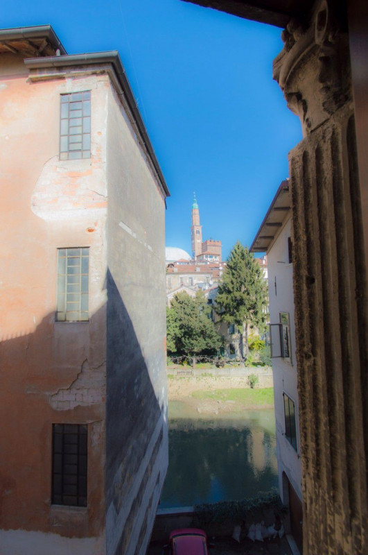 ELEGANTE E LUMINOSO APPARTAMENTO TRICAMERE IN LOCAZIONE A VICENZA CENTRO - RIF. 8281

Canone di l...