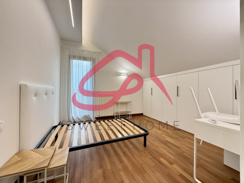 Padova (San Lazzaro): in piccolo residence con verde condominiale, si affittano stanze in apparta...