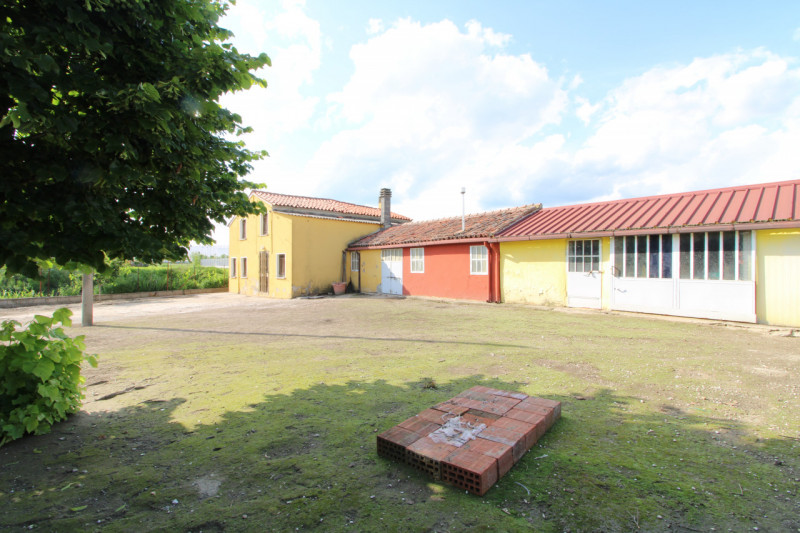 MONSELICE: in zona di campagna, nella località di Ca' Oddo, si propone rustico singolo da ristrut...