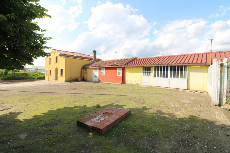 MONSELICE: in zona di campagna, nella località di Ca' Oddo, si propone rustico singolo da ristrut...