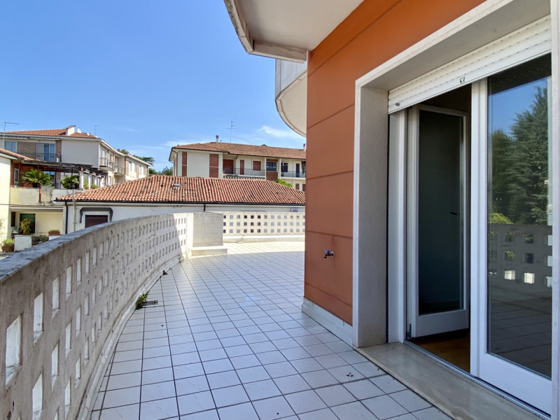 In elegante contesto residenziale del 2008, proponiamo in vendita un luminoso appartamento bicame...