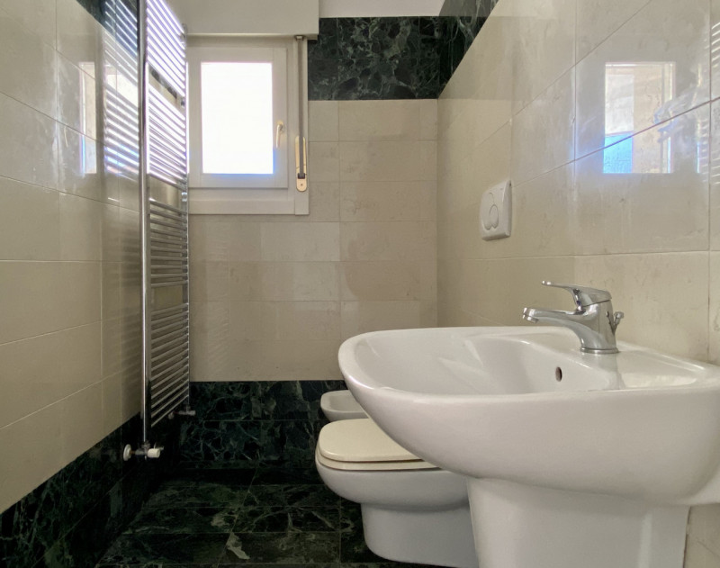 In elegante contesto residenziale del 2008, proponiamo in vendita un luminoso appartamento bicame...