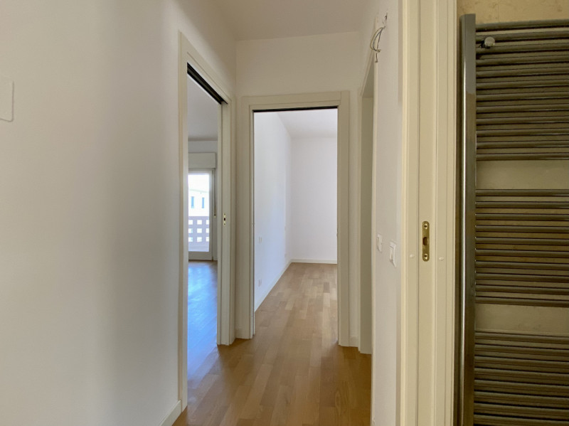 In elegante contesto residenziale del 2008, proponiamo in vendita un luminoso appartamento bicame...