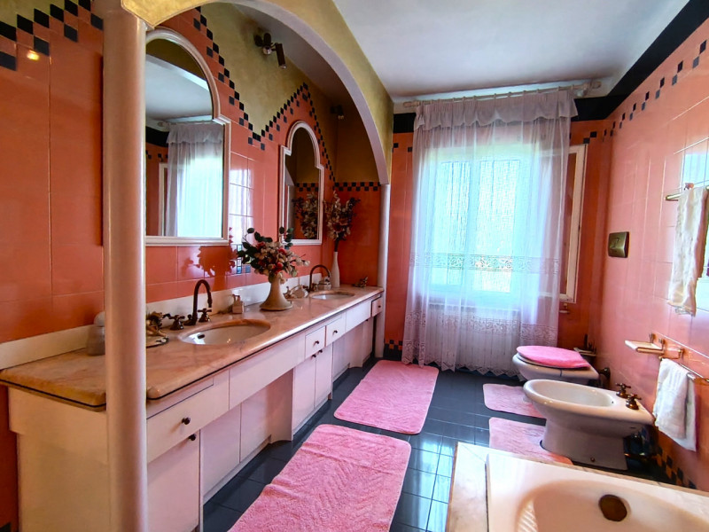 RIF. SGB800 - VILLA ESCLUSIVA
In una zona tranquilla e riservata, immersa nel verde della campagn...