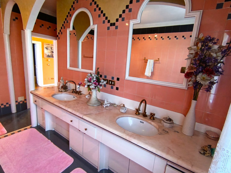 RIF. SGB800 - VILLA ESCLUSIVA
In una zona tranquilla e riservata, immersa nel verde della campagn...