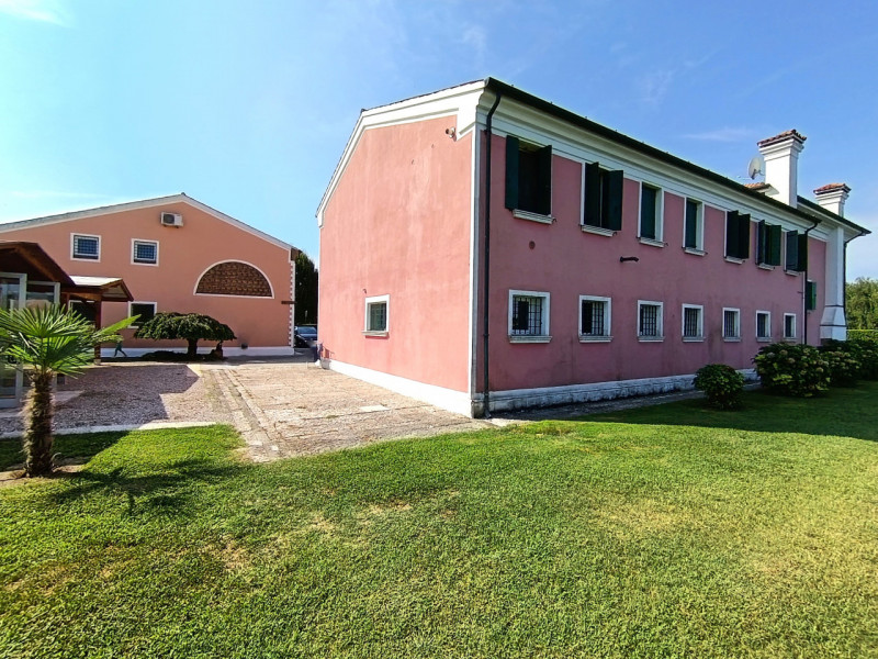 RIF. SGB800 - VILLA ESCLUSIVA
In una zona tranquilla e riservata, immersa nel verde della campagn...