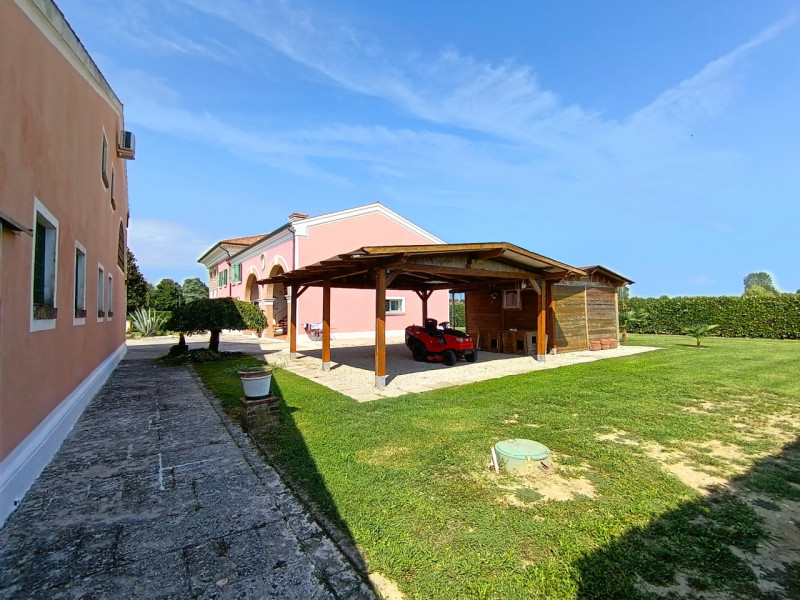 RIF. SGB800 - VILLA ESCLUSIVA
In una zona tranquilla e riservata, immersa nel verde della campagn...