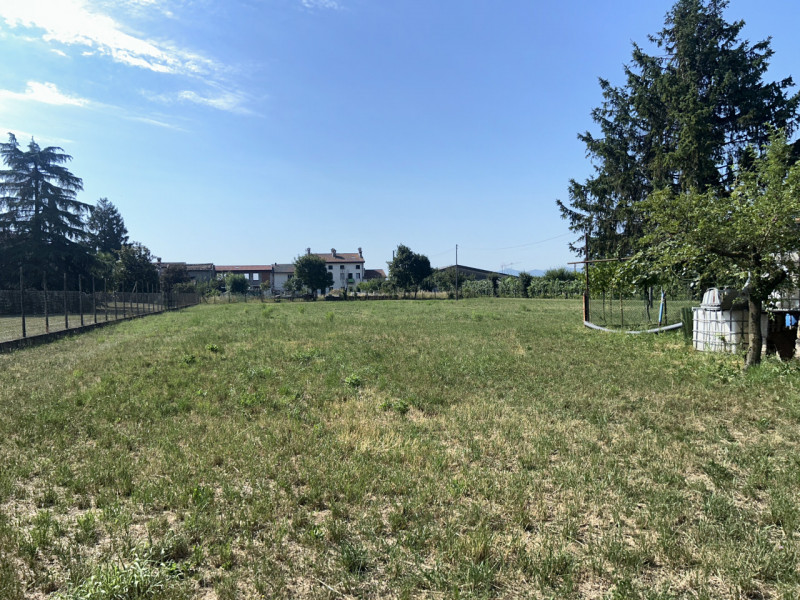 MARANO VICENTINO: in posizione tranquilla e immersa nel verde, proponiamo CASA SINGOLA SOVRAPPOST...