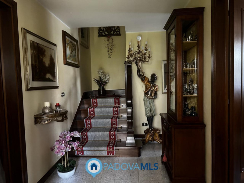 Immobile in esclusiva al Gruppo Padova MLS
Nel quartiere residenziale di PONTE DI BRENTA, PADOVA,...
