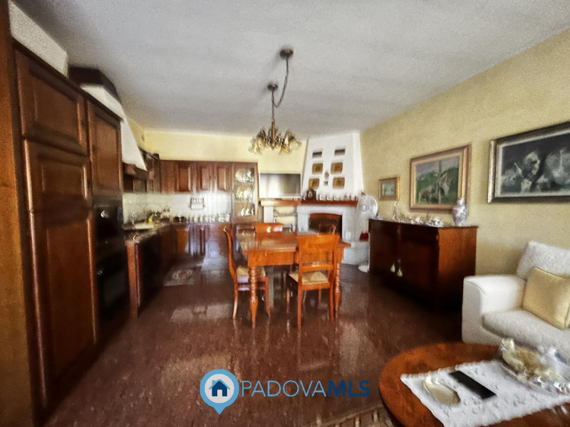 Immobile in esclusiva al Gruppo Padova MLS
Nel quartiere residenziale di PONTE DI BRENTA, PADOVA,...