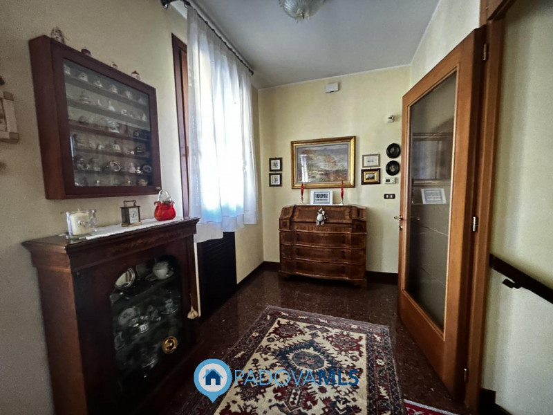 Immobile in esclusiva al Gruppo Padova MLS
Nel quartiere residenziale di PONTE DI BRENTA, PADOVA,...