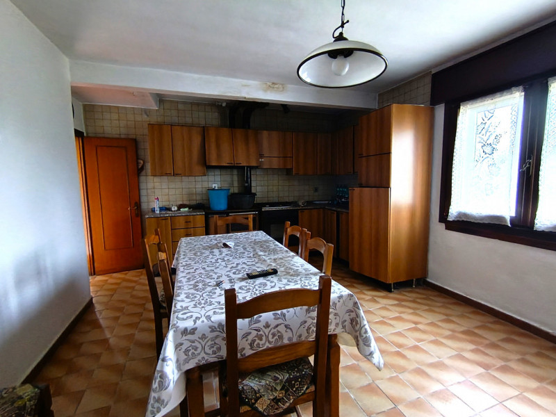 Rif. CM90
Si propone in vendita una casa accostata situata al termine di una strada chiusa nella ...