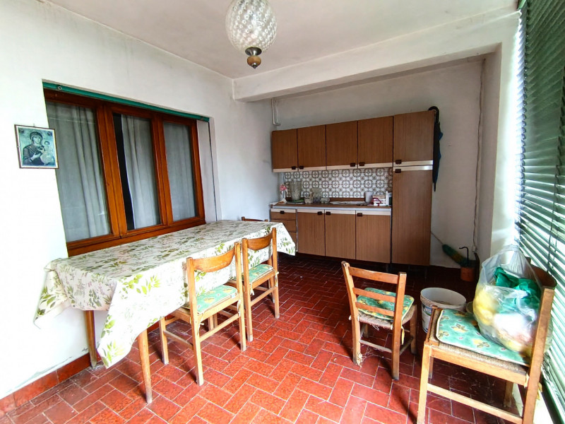 Rif. CM90
Si propone in vendita una casa accostata situata al termine di una strada chiusa nella ...