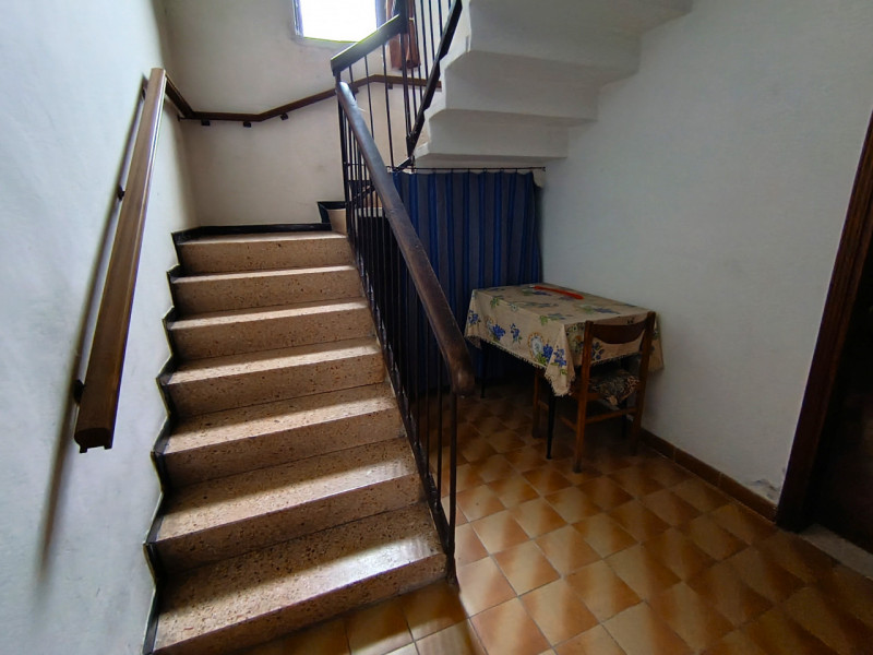 Rif. CM90
Si propone in vendita una casa accostata situata al termine di una strada chiusa nella ...