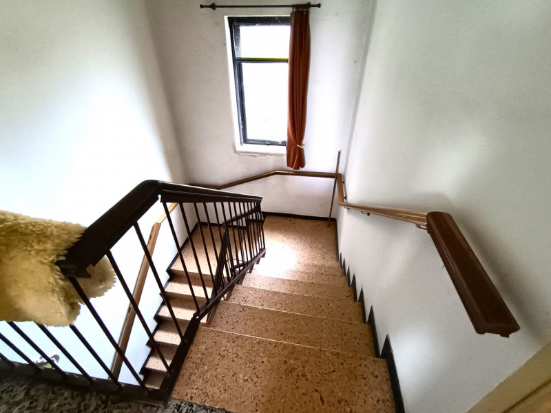 Rif. CM90
Si propone in vendita una casa accostata situata al termine di una strada chiusa nella ...