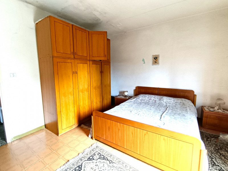 Rif. CM90
Si propone in vendita una casa accostata situata al termine di una strada chiusa nella ...