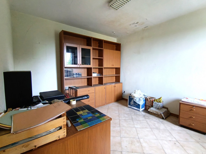 Rif. CM90
Si propone in vendita una casa accostata situata al termine di una strada chiusa nella ...