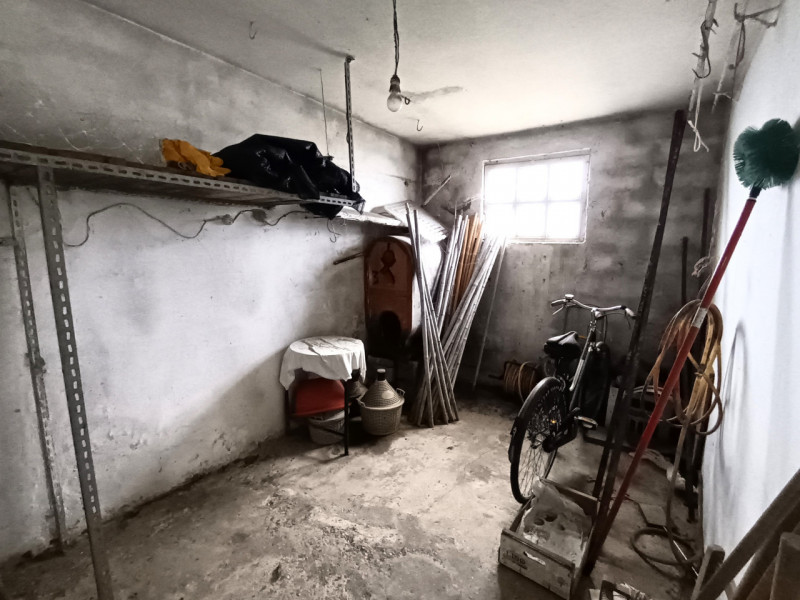 Rif. CM90
Si propone in vendita una casa accostata situata al termine di una strada chiusa nella ...