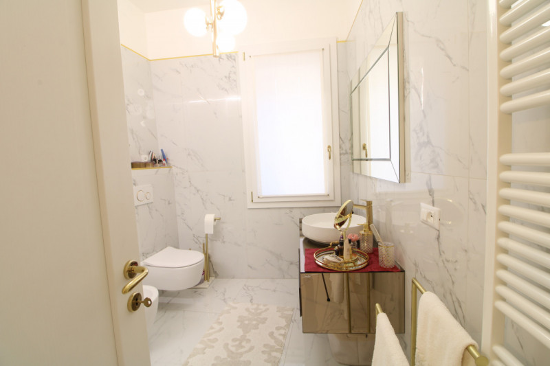 MONSELICE: scopri questo splendido appartamento trilocale, al primo piano, situato nel centro sto...