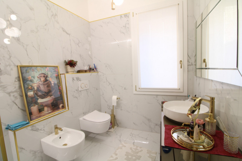 MONSELICE: scopri questo splendido appartamento trilocale, al primo piano, situato nel centro sto...