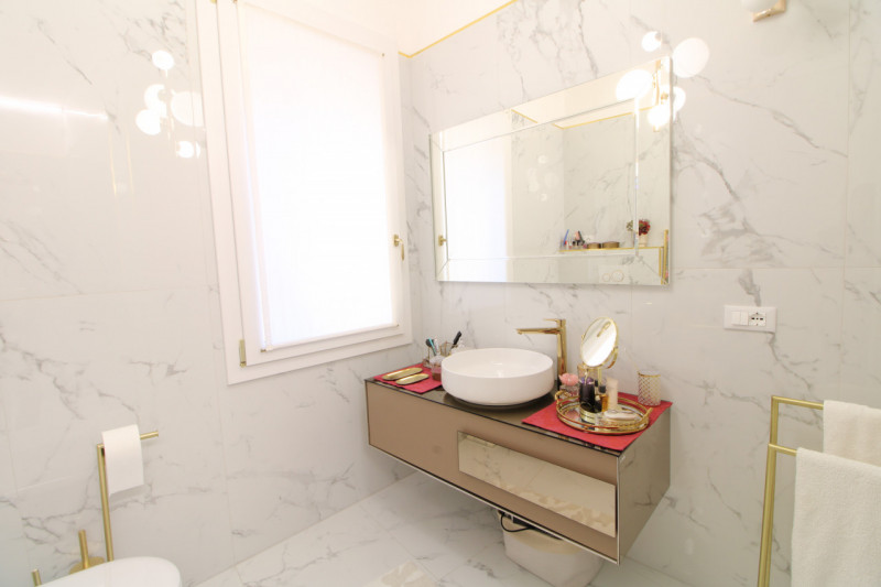 MONSELICE: scopri questo splendido appartamento trilocale, al primo piano, situato nel centro sto...