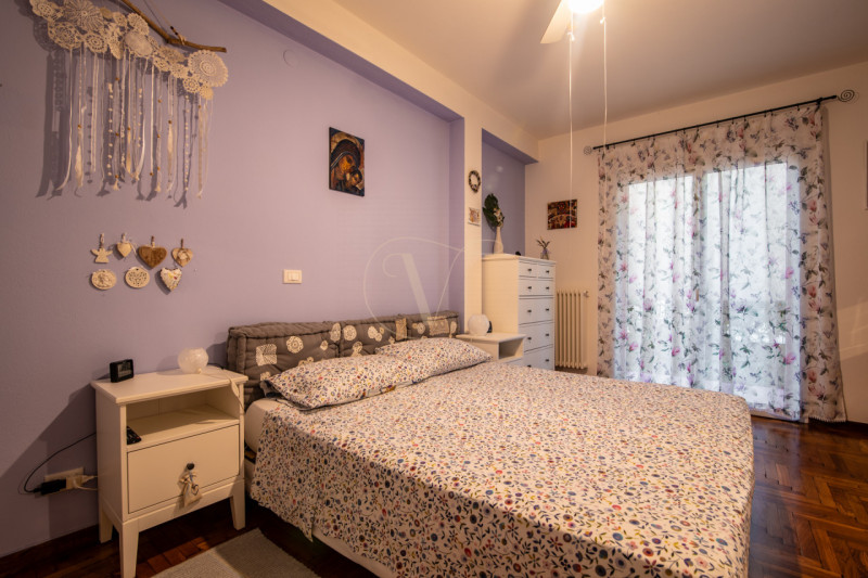 Scopri questo affascinante appartamento di 112 mq situato in zona Paltana a Padova, in una tranqu...