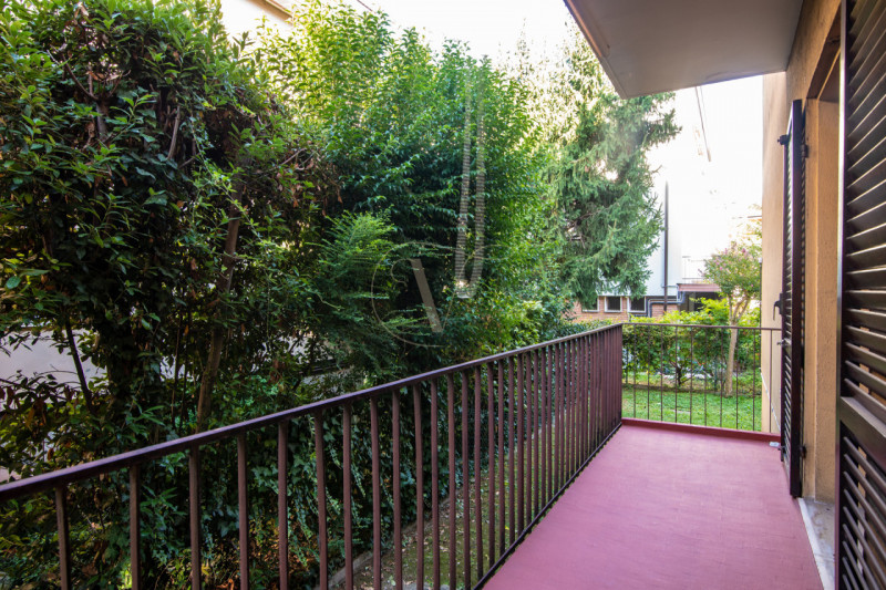 Scopri questo affascinante appartamento di 112 mq situato in zona Paltana a Padova, in una tranqu...