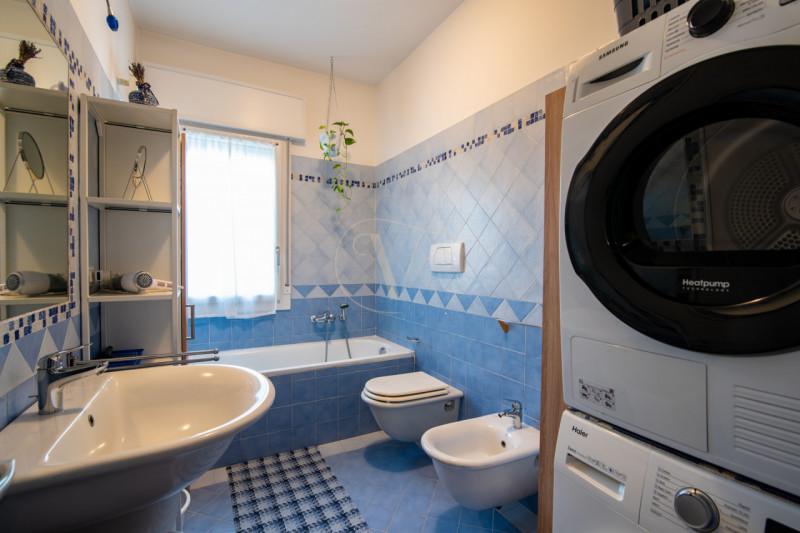 Scopri questo affascinante appartamento di 112 mq situato in zona Paltana a Padova, in una tranqu...