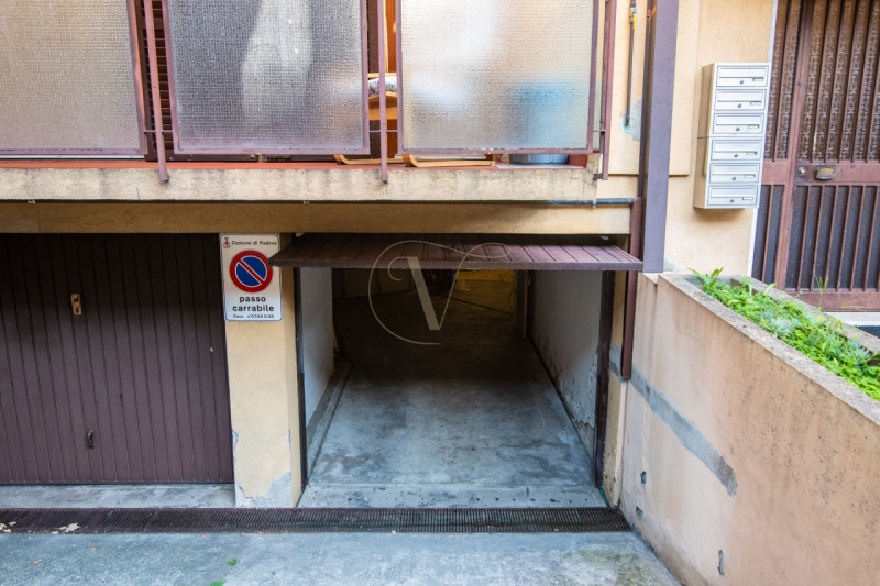 Scopri questo affascinante appartamento di 112 mq situato in zona Paltana a Padova, in una tranqu...