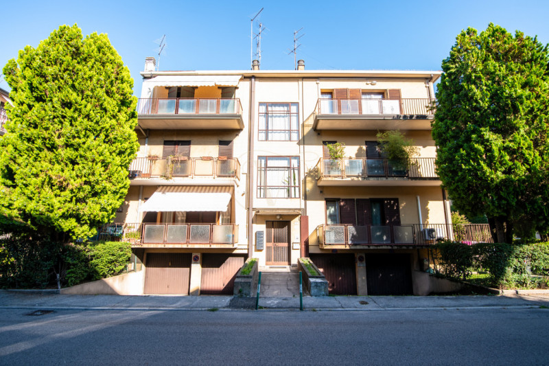 Scopri questo affascinante appartamento di 112 mq situato in zona Paltana a Padova, in una tranqu...