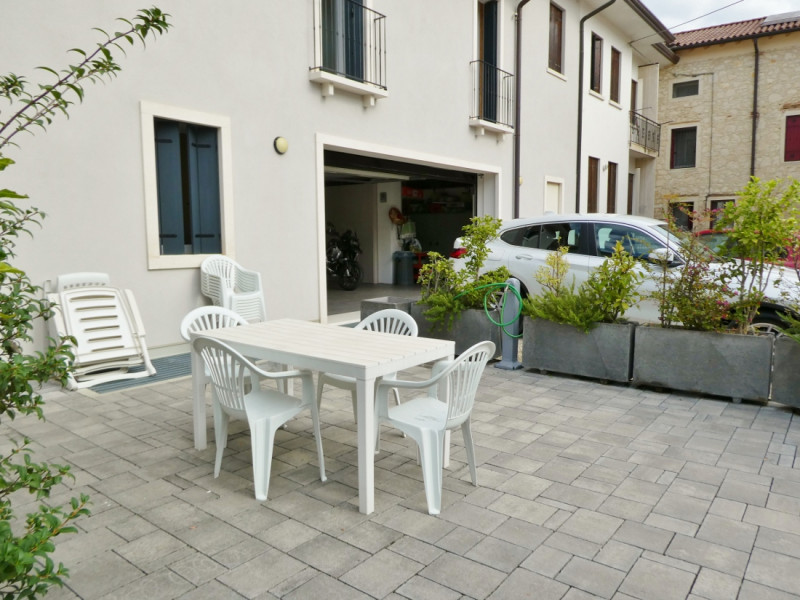 VENDESI VILLA COSTRUITA NEL 2020 E INSERITA IN CONTESTO DI CORTE COMUNE A MONTECCHIO MAGGIORE– Ri...