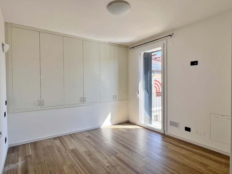 VENDESI VILLA COSTRUITA NEL 2020 E INSERITA IN CONTESTO DI CORTE COMUNE A MONTECCHIO MAGGIORE– Ri...